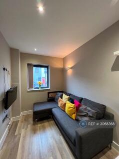2-bed flat on Aldeburgh Street, Greenwich, SE10, £1,900/mo