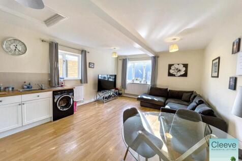 Maxwell Place, Bishops Cleeve photo 3