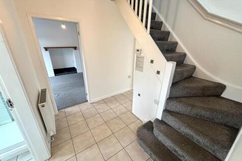 ENTRANCE HALL.jpeg