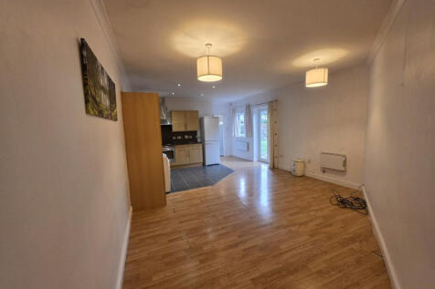 Upper Elmers End Road, Beckenham, Kent, BR3 photo 3