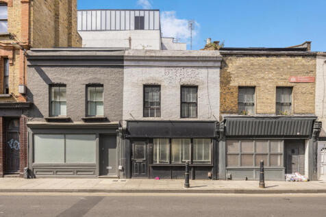2-bed terraced on Bishops Way, London, £2,200/mo
