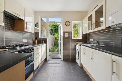 44, Cavendish Road SW19 kitchen 1.jpg