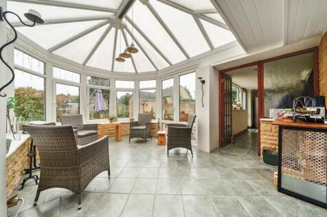 1301062-5-6835b607179f0.nef