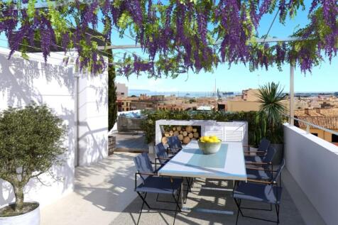 Roof terrace with dining area and impressive views