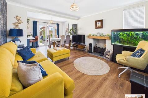 Lounge / Dining / Kitchen Area