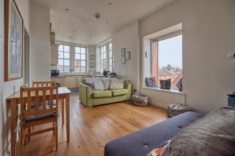 Open Plan Living/Dining/Kitchen Area