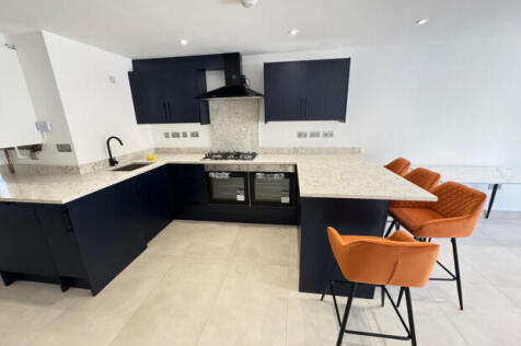 7-bed terraced on Richards Street Cardiff, £4,410/mo