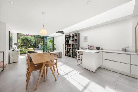 London, W6 - property photo
