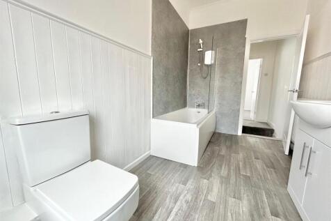 Bathroom 2.jpg