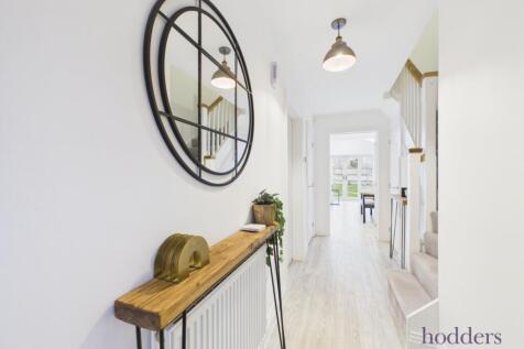 Chertsey, Surrey, KT16 photo 4