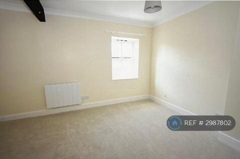 Bedroom 2 (5.1m x 3,5m)
