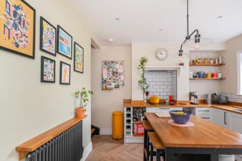 5G4RGK - Kitchen F.jpg