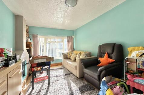 Bedroom5 - Playroom.jpg