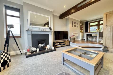 Lounge &amp; Split Level Diner