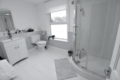 Shower Room Adj.jpg