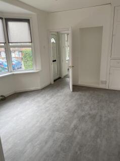 Ground Floor One-Bedroom Maisonette To Rent ¿ D