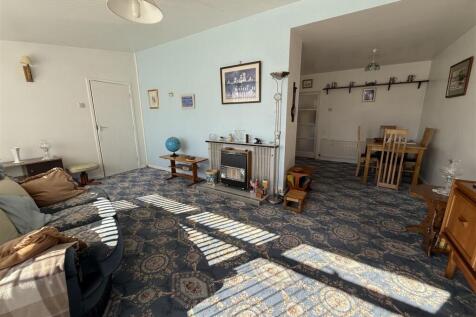 LOUNGE &amp; DINING ROOM