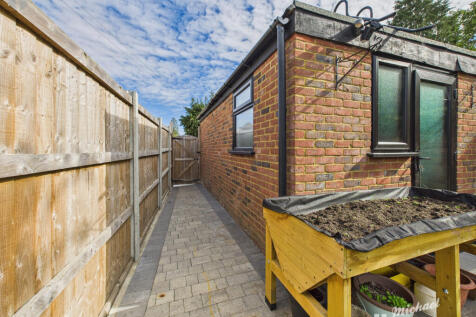 CAM03852G0-PR0425-STILL023