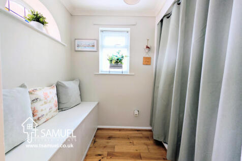 Cloak room