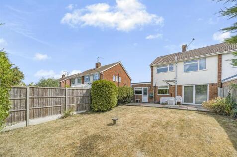 18 Redford Road, SL4 5SS12.jpg