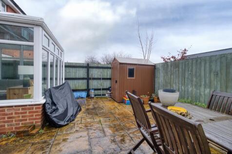 Garden - EweMove Swindon South