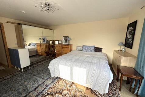 BEDROOM 12.jpg