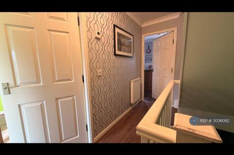 St Adians Close, Bradford, BD6 photo 4