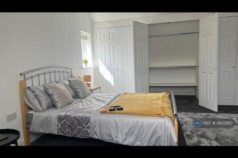 Huge Built-In Wardrobes For Exceptional Storage