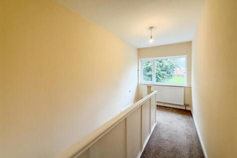 ACCOMMODATION TO THE FIRST FLOOR