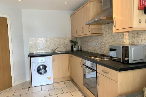 Charming 2 Bedroom Apartment // August 2027 photo 5