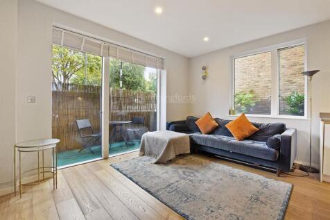 10-1c50GCHMF - Flat 1 103 Copenhagen St - Receptio