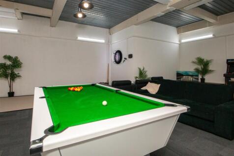pooltable.jpg
