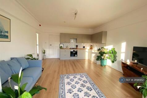 Spacious Open Plan Kitchen - Living Room.