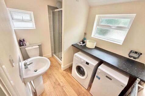 Sir Thomas Whites Road, CHAPELFIELDS, Coventry, CV5 photo 5
