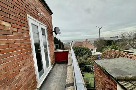 Flat 4 (Pent House), 51a High Street photo 4