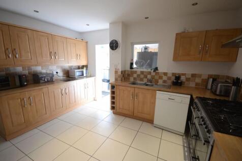 76 Wimborne Road, Poole, BH15 photo 4