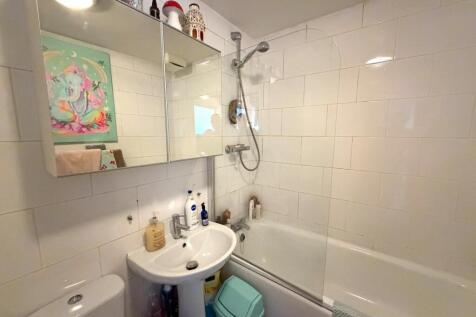 Bathroom.JPG