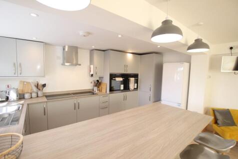 Available SEPT 2027 -  5 Rooms - Albert Terrace photo 3