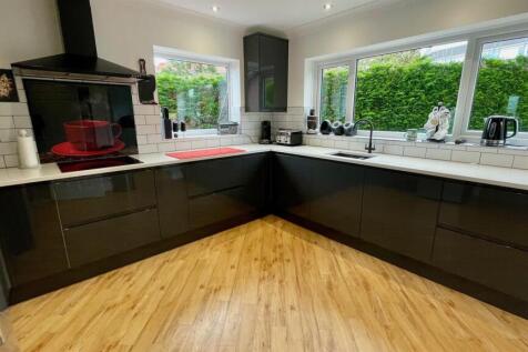 DOUBLE ASPECT KITCHEN/ BREAKFAST ROOM