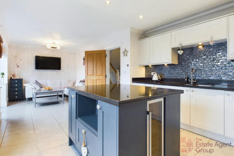 Kitchen / Diner &amp; Living Space