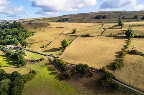 Hole House Farm - Fields on Stanhope Common