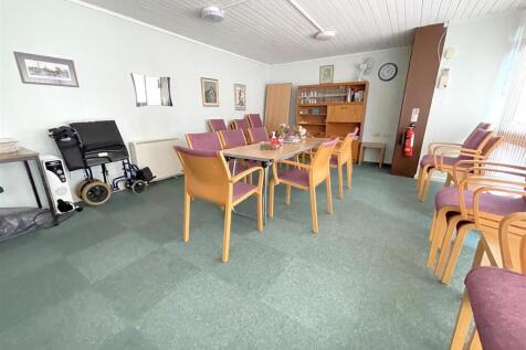 COMMUNAL GROUND FLOOR RECEPTION