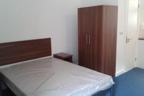 Bright furnished double room with wardrobe...