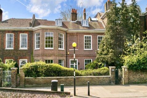 The Green, Hampton Court Road, East M...