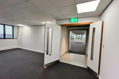 Office to rent Image 4