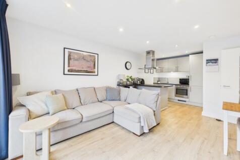 CAM02119G0-PR0520-STILL001