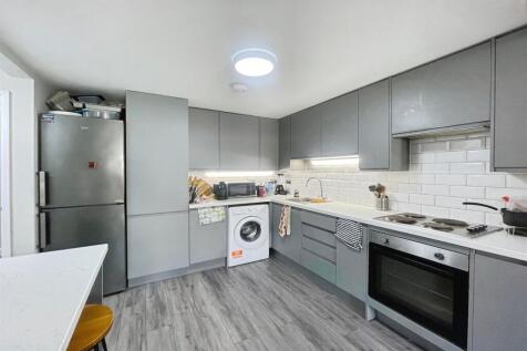 Arnheim Close, SO16 photo 4