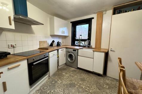 KITCHEN 1.JPG