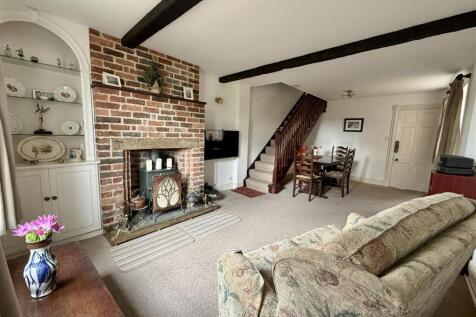 Living/Dining Room: