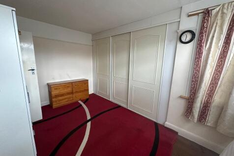 Carlton Avenue, Feltham, Middlesex, TW14 photo 5